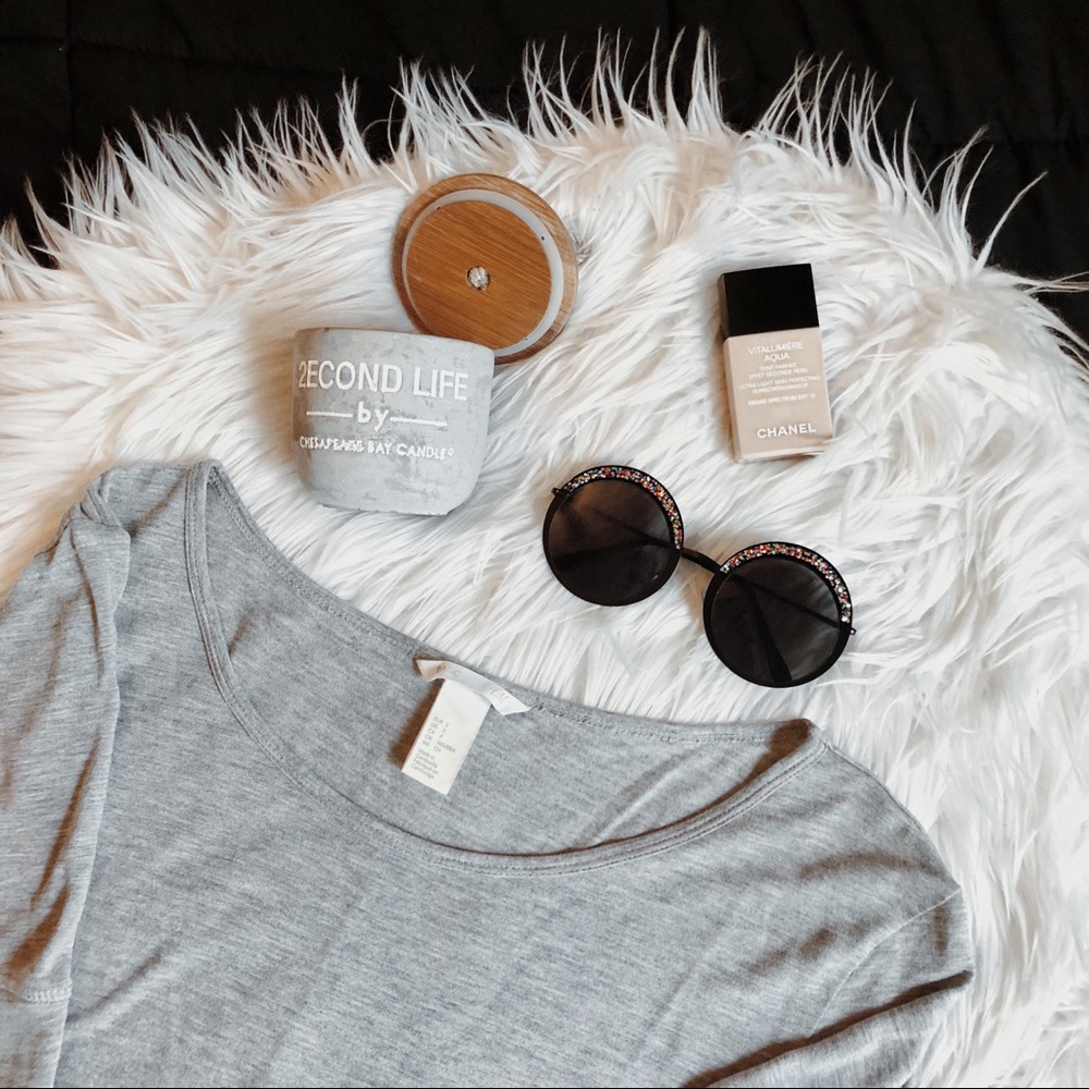 WOMEN'S H&M GREY SHORT SLEEVED T-SHIRT